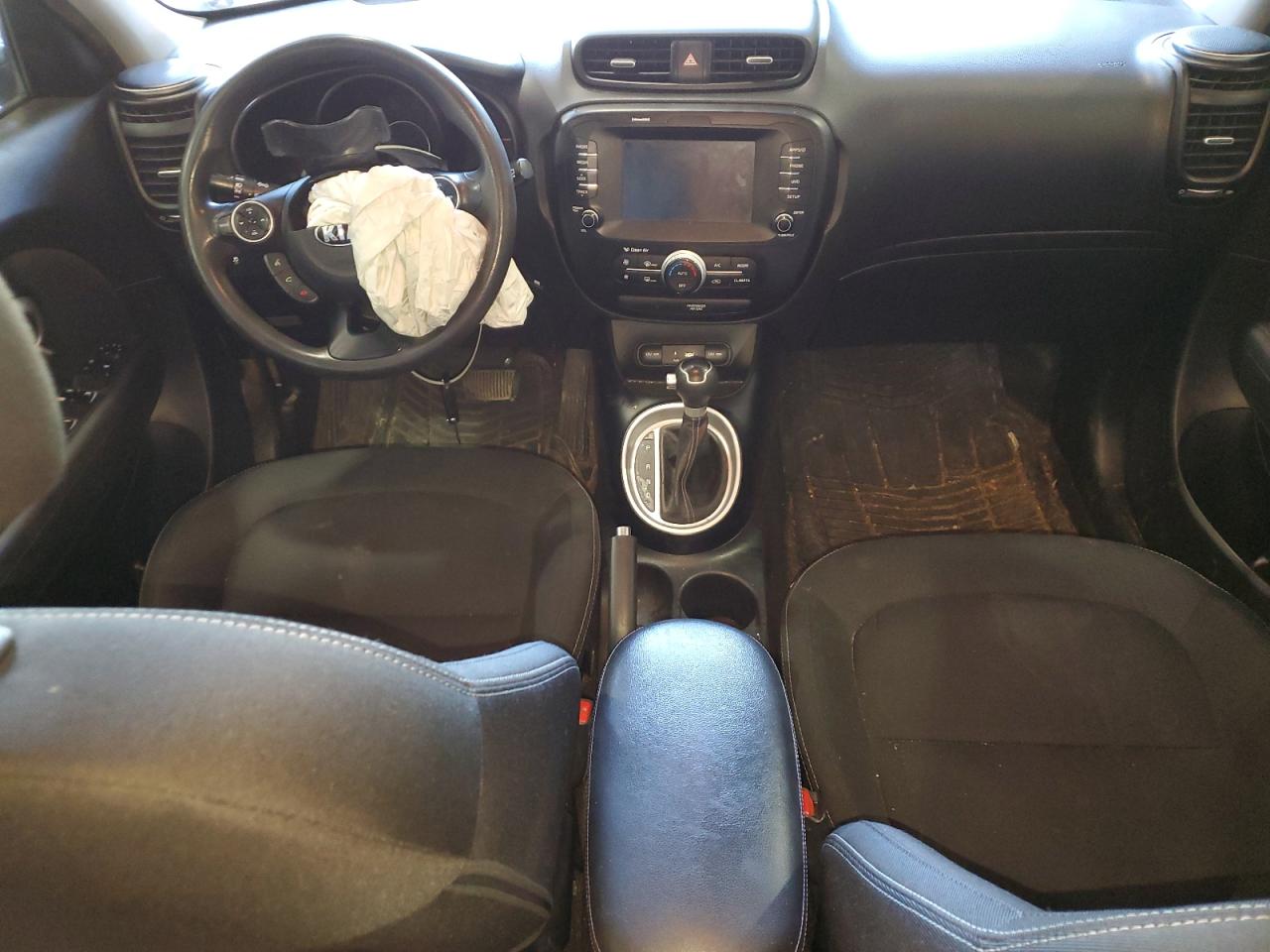 KNDJP3A55J7600971 2018 Kia Soul +