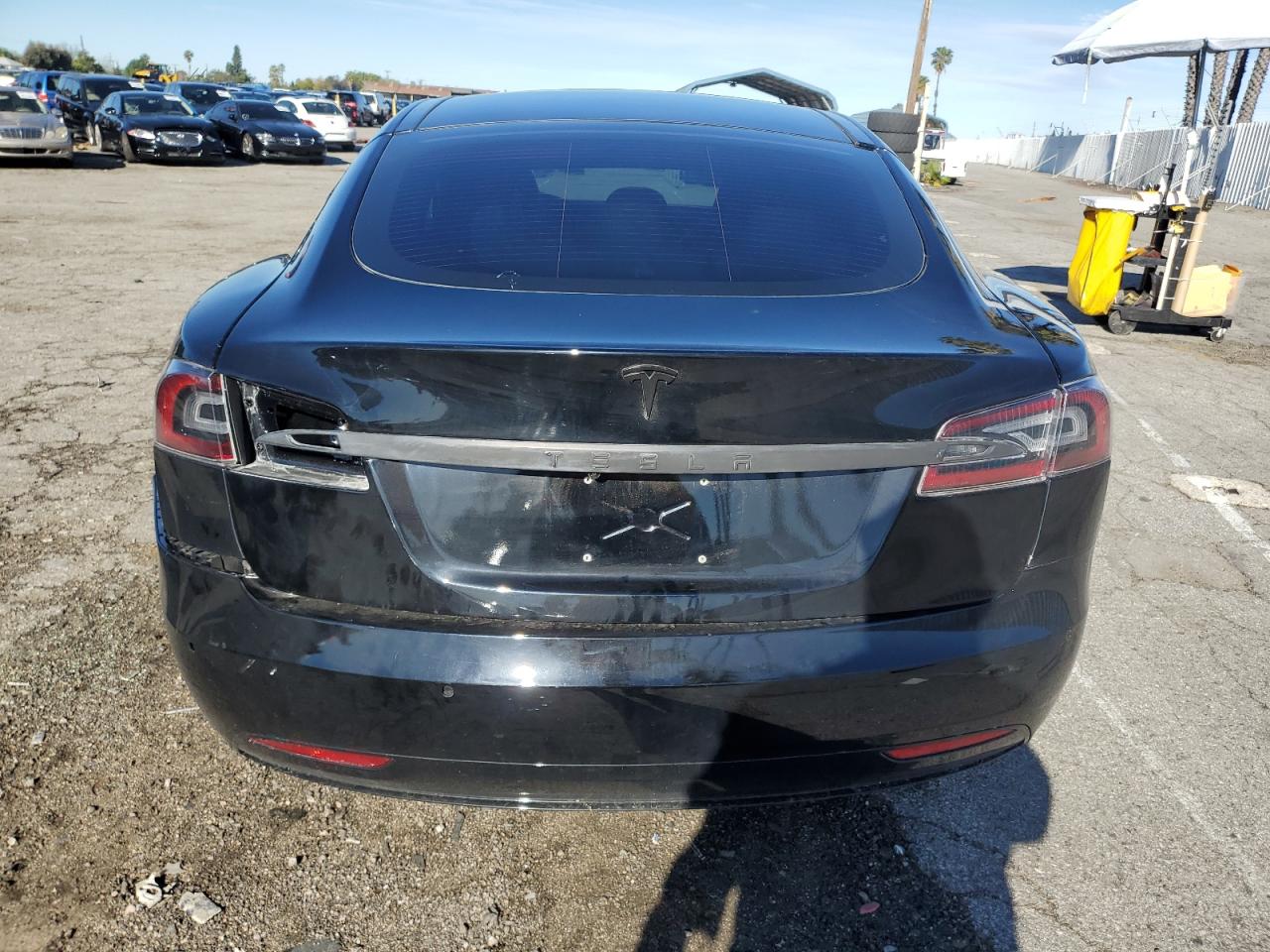 5YJSA1E29JF271597 2018 Tesla Model S