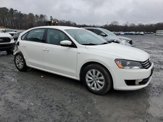 2015 VOLKSWAGEN PASSAT S - 1VWAT7A39FC076575