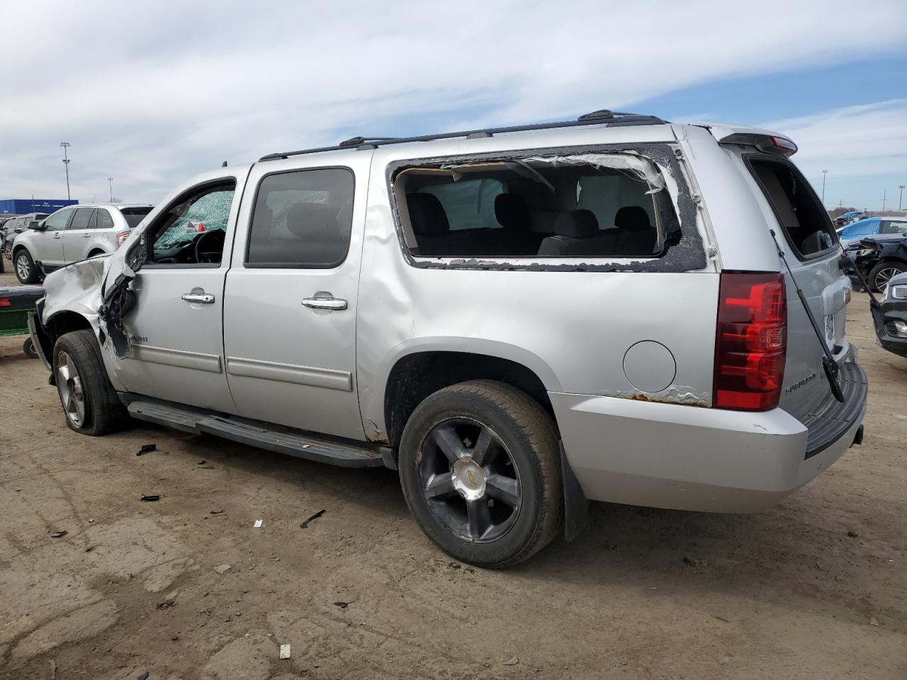 1GNSKHE37BR286214 2011 Chevrolet Suburban K1500 Ls