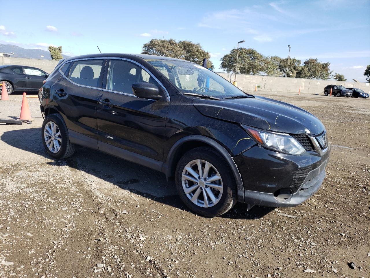 JN1BJ1CP7JW159281 2018 Nissan Rogue Sport S