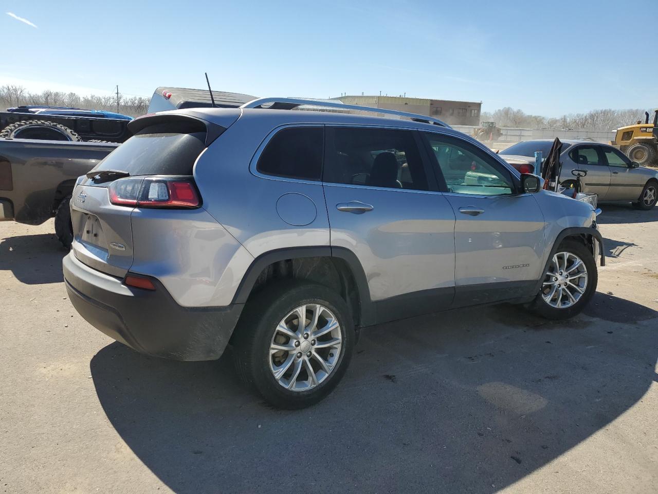 1C4PJLCB2KD344712 2019 Jeep Cherokee Latitude