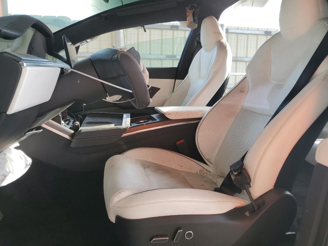 2022 Tesla Model X vin: 7SAXCBE64NF333361