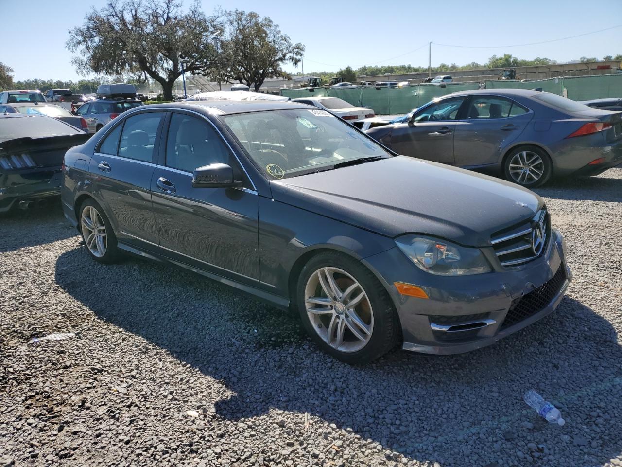 2013 Mercedes-Benz C 250 vin: WDDGF4HB0DR269195