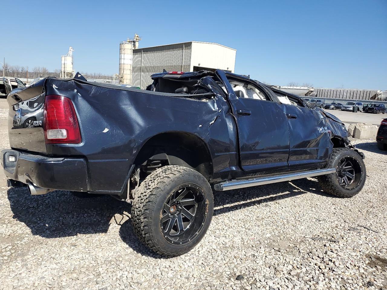 1C6RR7MT3GS115725 2016 Ram 1500 Sport