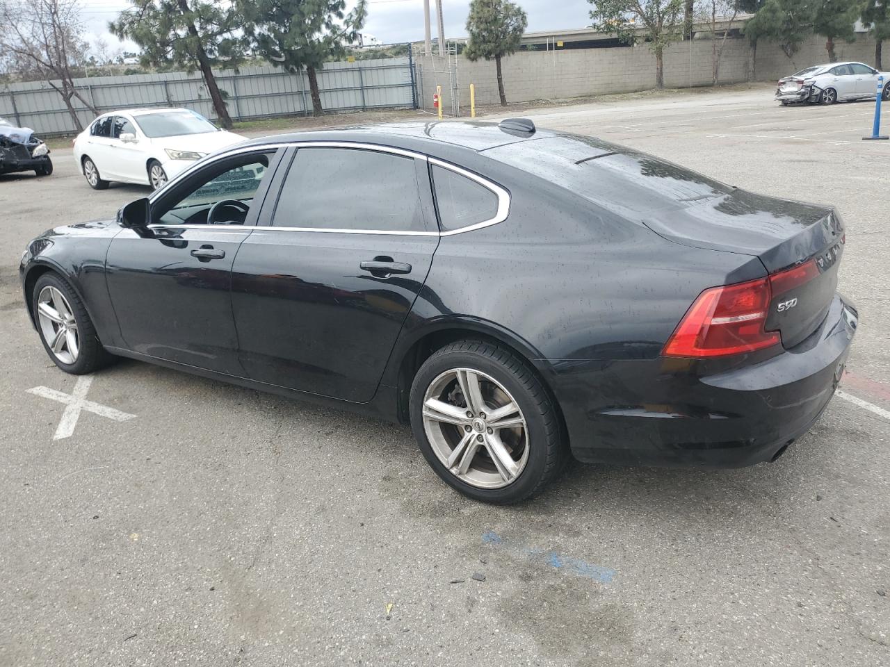 2018 Volvo S90 T5 Momentum vin: LVY982MK4JP025069