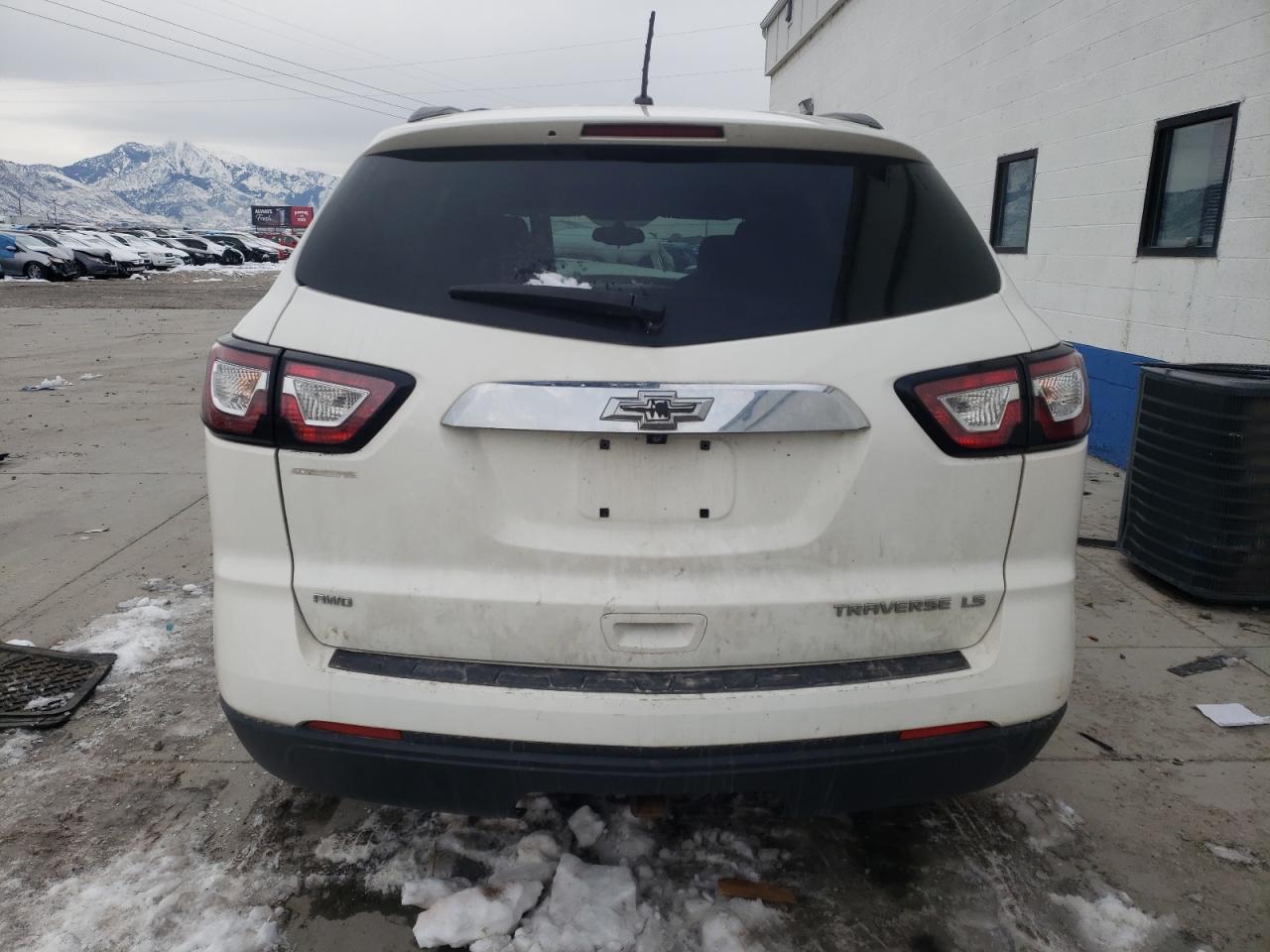 1GNKVFKD4EJ127498 2014 Chevrolet Traverse Ls