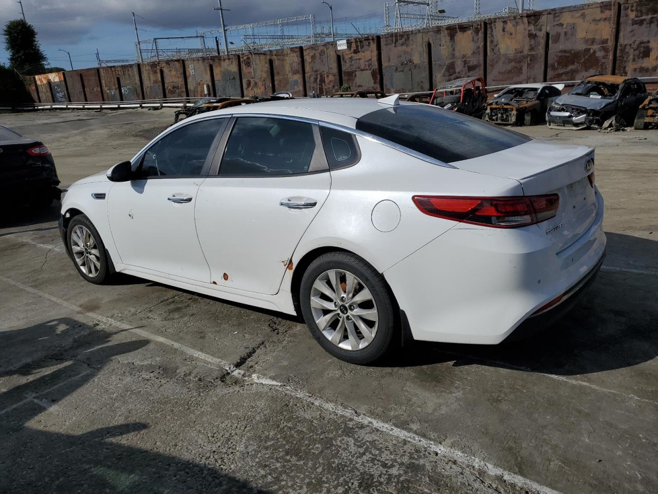 2018 Kia Optima Lx vin: 5XXGT4L33JG207257