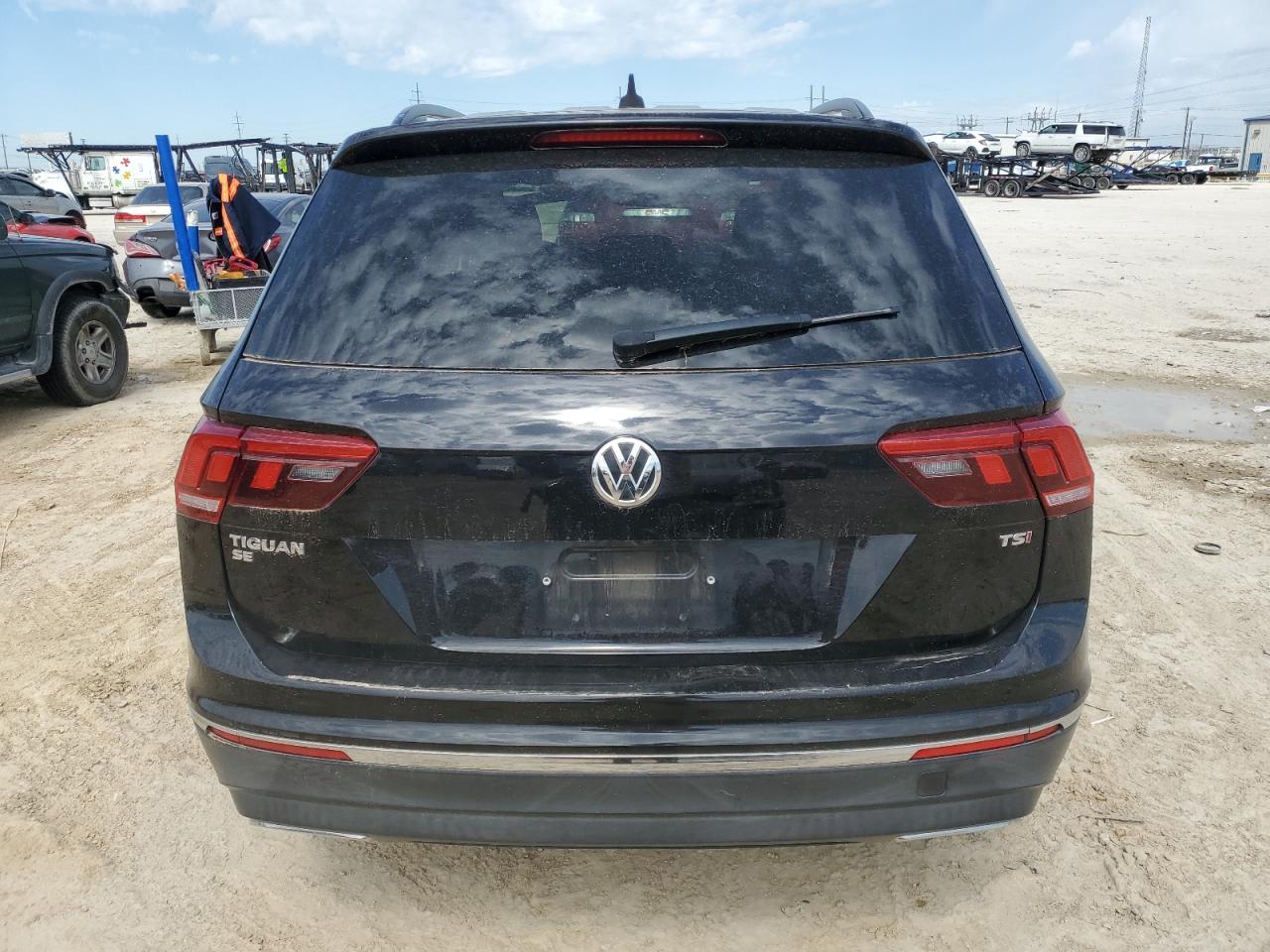 3VV3B7AX2JM079053 2018 Volkswagen Tiguan Se