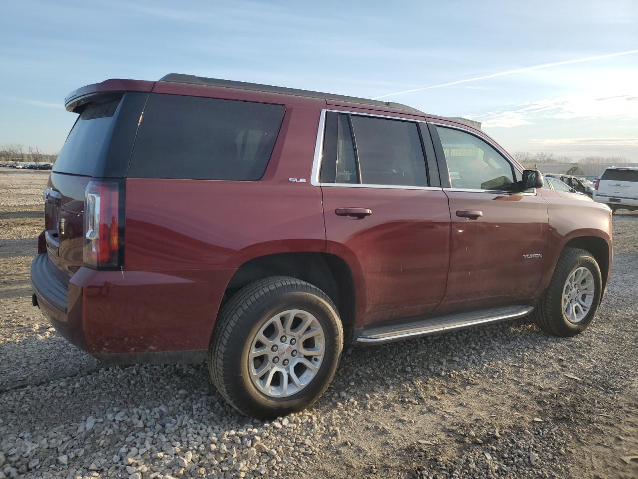 2017 GMC Yukon Sle vin: 1GKS1AKC5HR324012