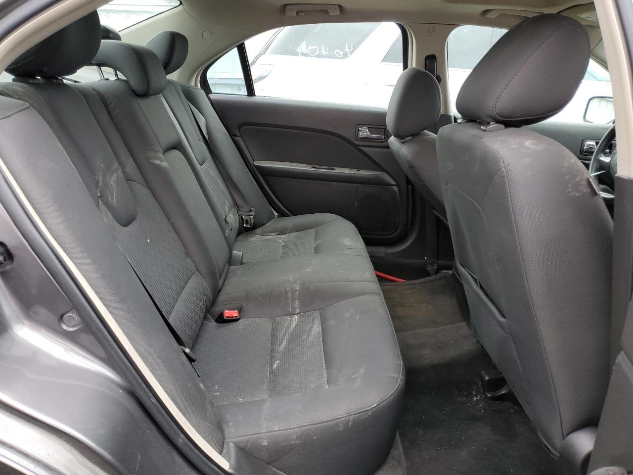 3FAHP0HA6BR218755 2011 Ford Fusion Se