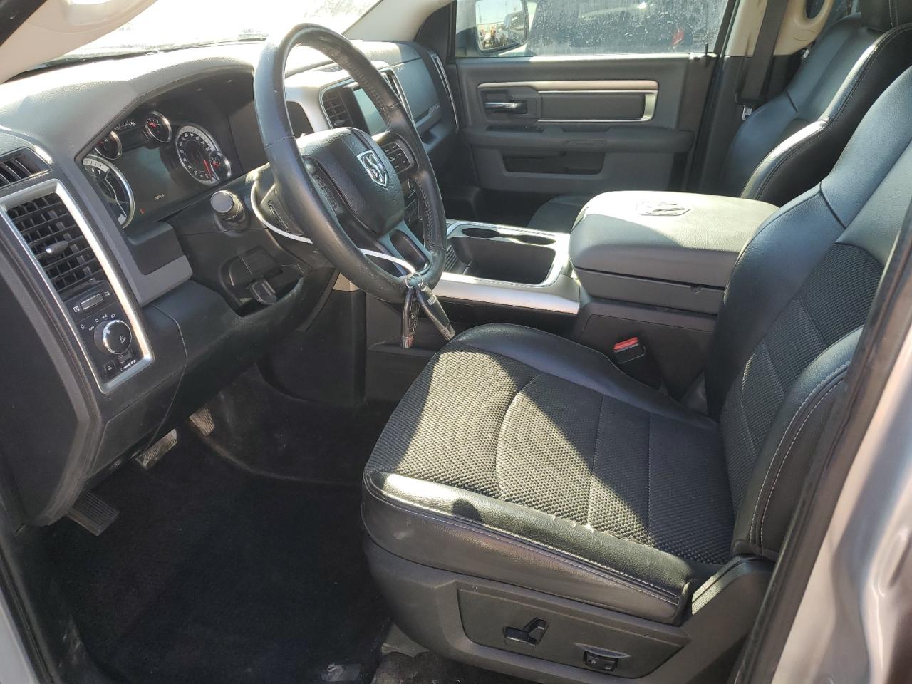 1C6RR7LT1HS688433 2017 Ram 1500 Slt