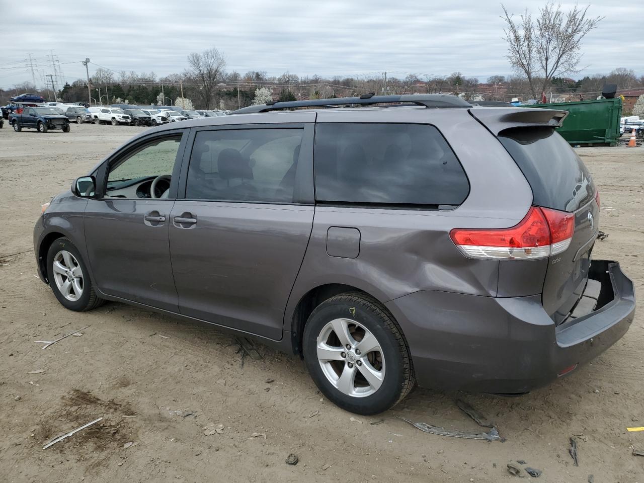 5TDKK3DC2ES495010 2014 Toyota Sienna Le