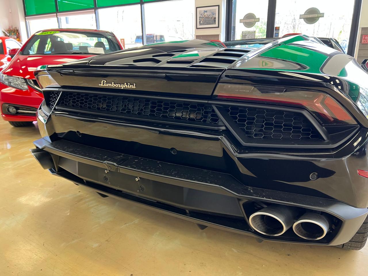 ZHWUR2ZFXJLA08563 2018 Lamborghini Huracan