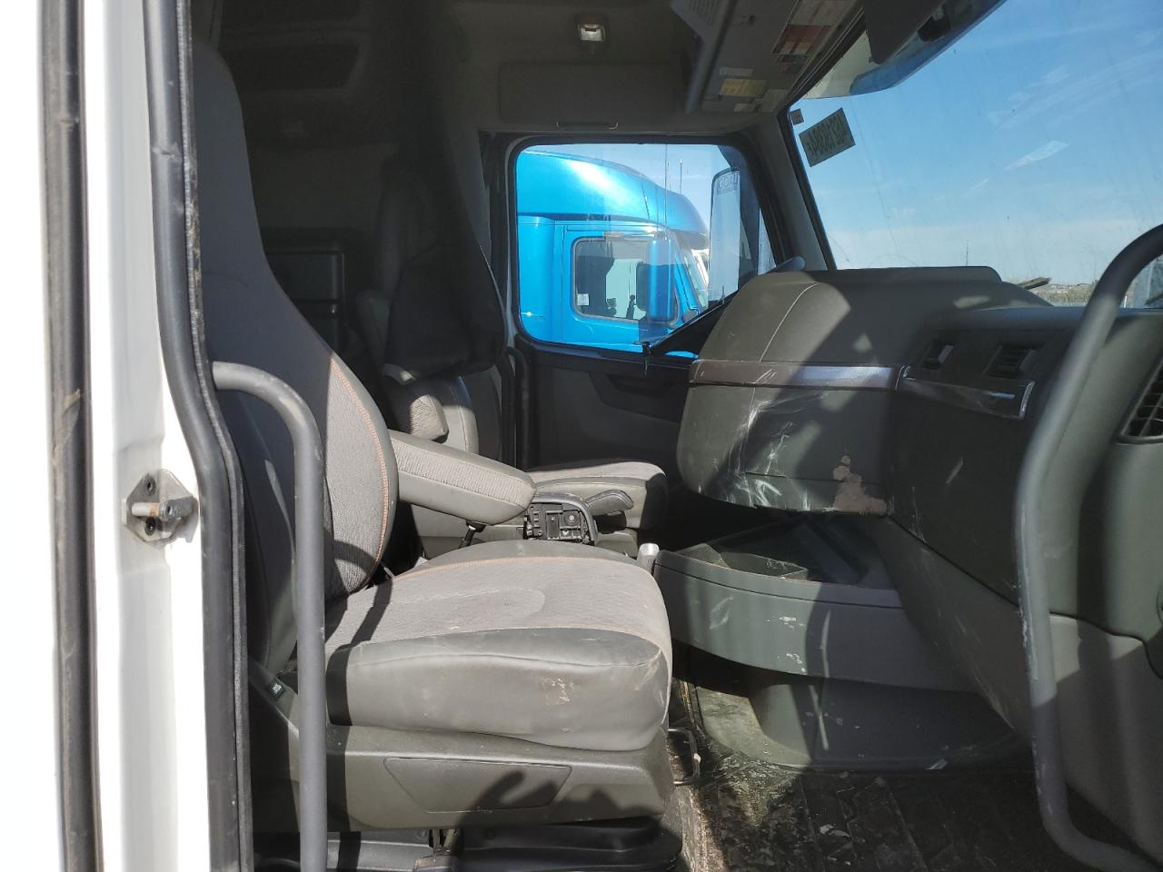 4V4NC9EH5LN228121 2020 Volvo Vn Vnl