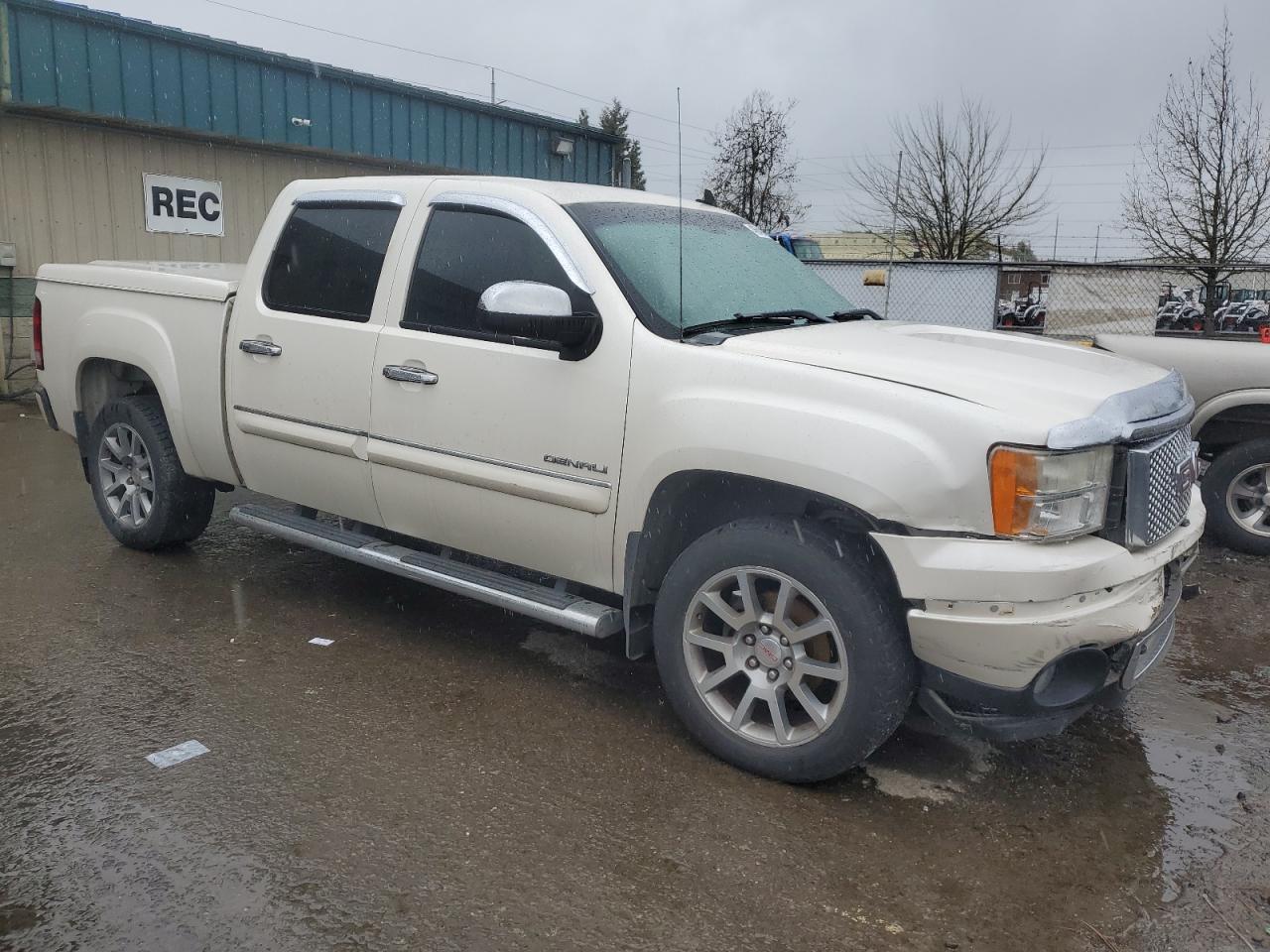 3GTP2XE21BG218085 2011 GMC Sierra K1500 Denali