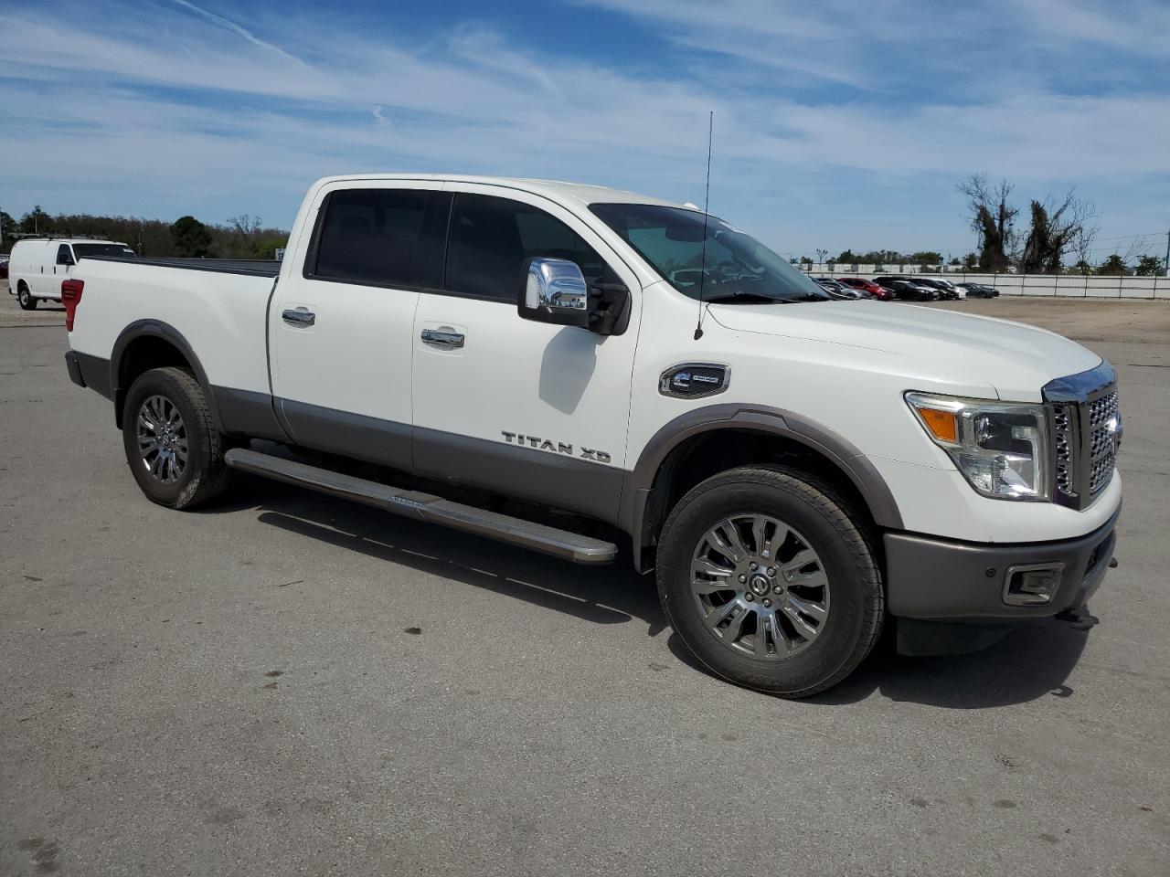 1N6BA1F44HN509333 2017 Nissan Titan Xd Sl