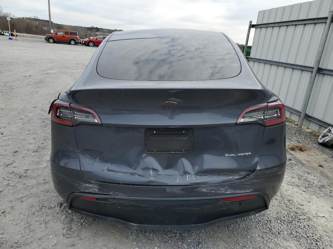 2020 Tesla Model Y vin: 5YJYGDEF8LF005939