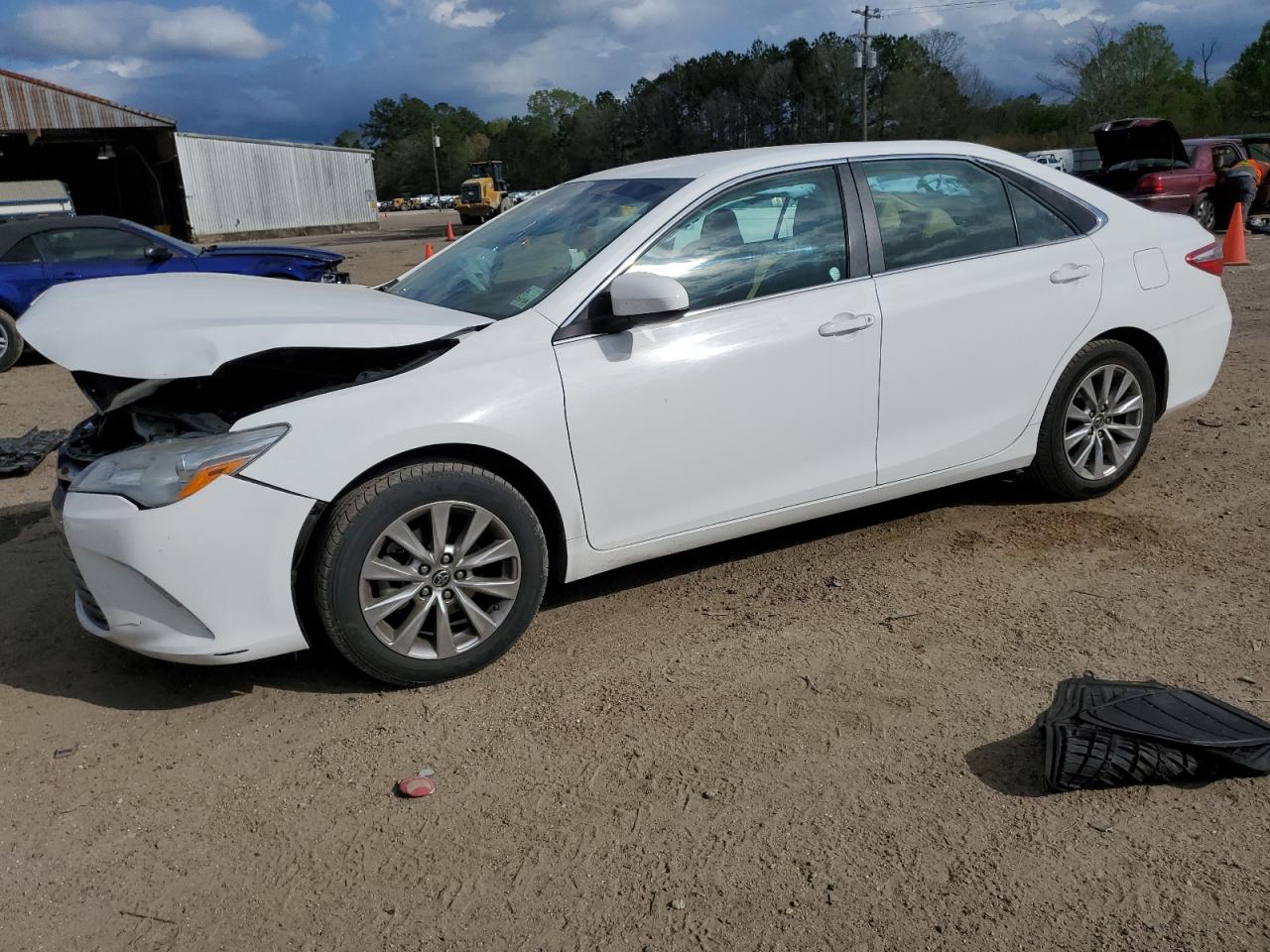 2016 Toyota Camry Le vin: 4T1BF1FK2GU562924