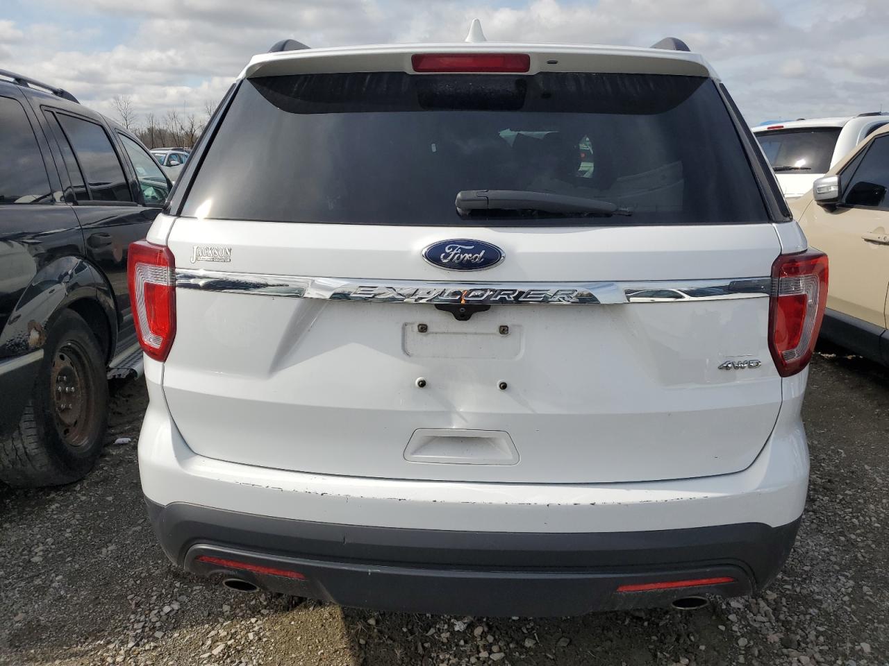 1FM5K8B82HGC56253 2017 Ford Explorer