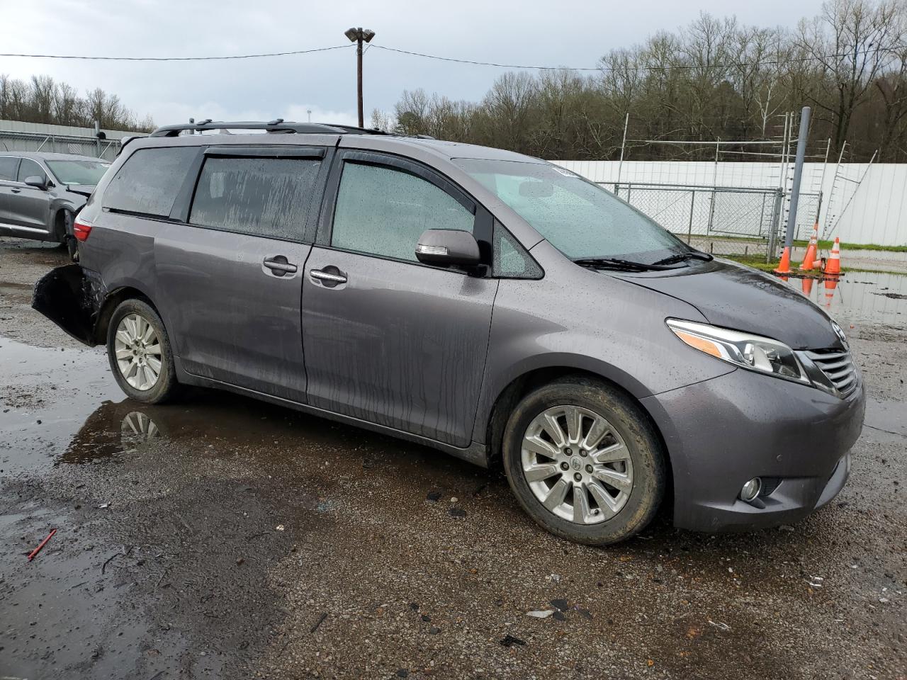 5TDYK3DC9FS627031 2015 Toyota Sienna Xle