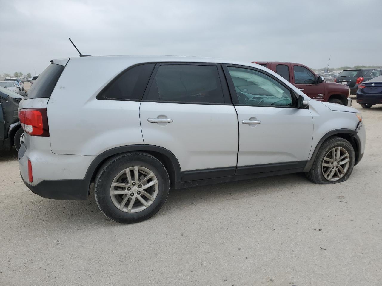 5XYKT3A68FG589158 2015 Kia Sorento Lx