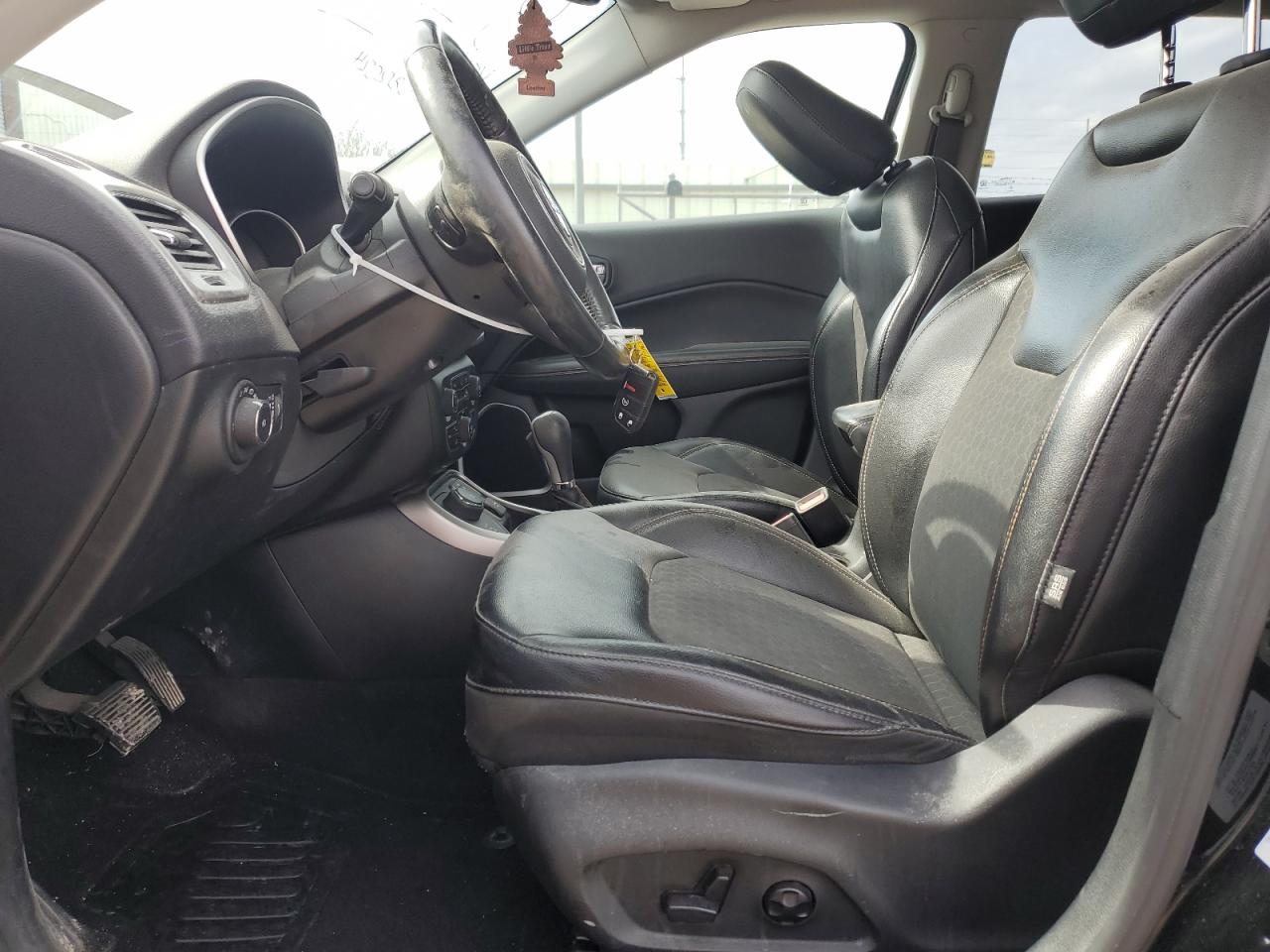 3C4NJDBB6HT657957 2017 Jeep Compass Latitude