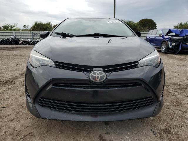 2018 Toyota Corolla L VIN: 5YFBURHE9JP753423 Lot: 45832944