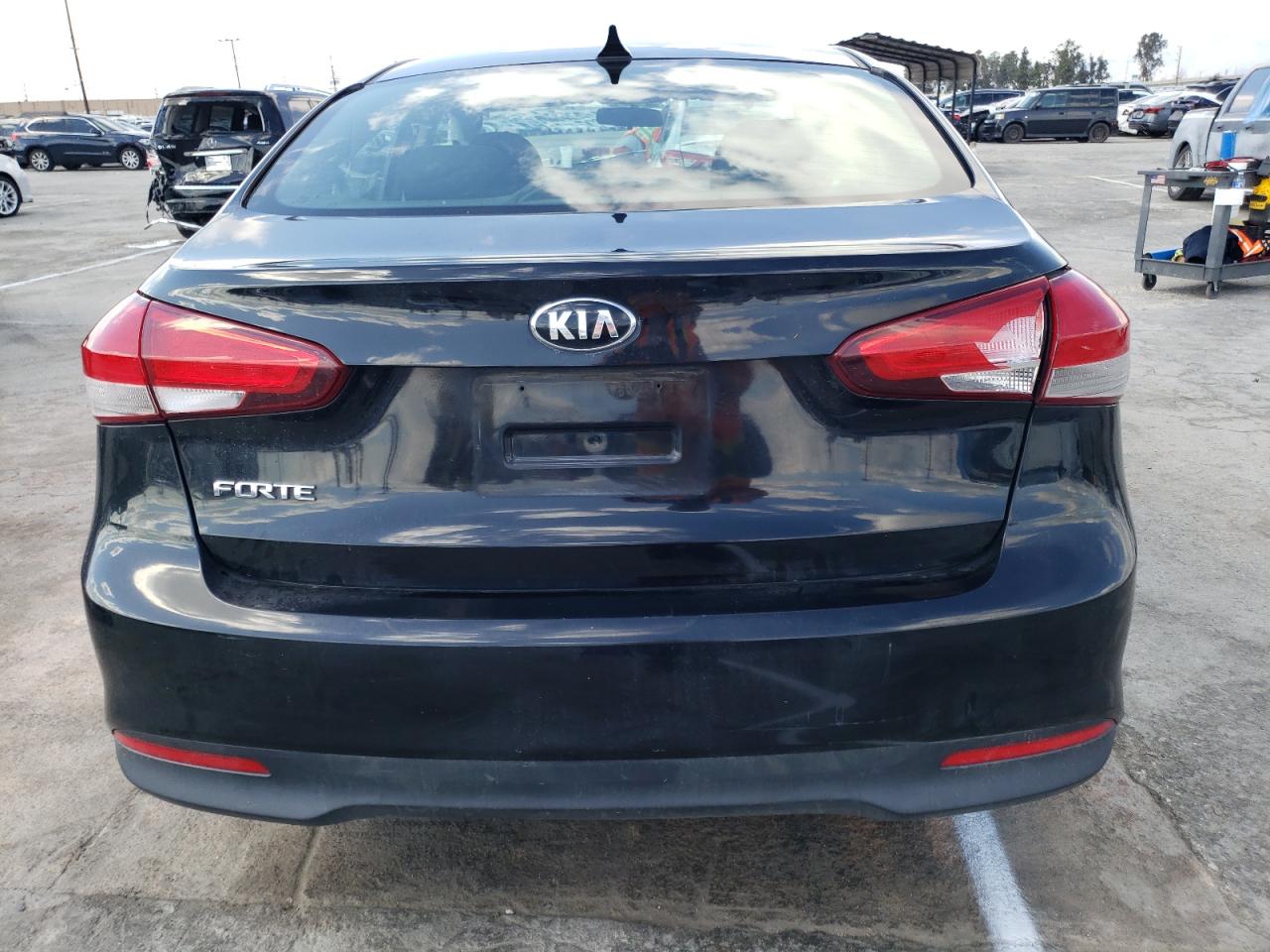 3KPFK4A78HE042474 2017 Kia Forte Lx