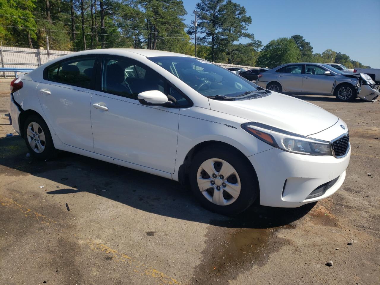 3KPFK4A7XJE220200 2018 Kia Forte Lx