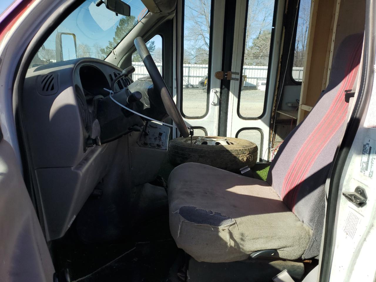 1FDXE45F12HA35506 2002 Ford Econoline E450 Super Duty Cutaway Van