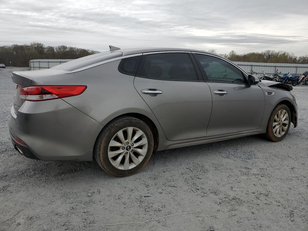 2017 Kia Optima Lx vin: 5XXGT4L38HG140746