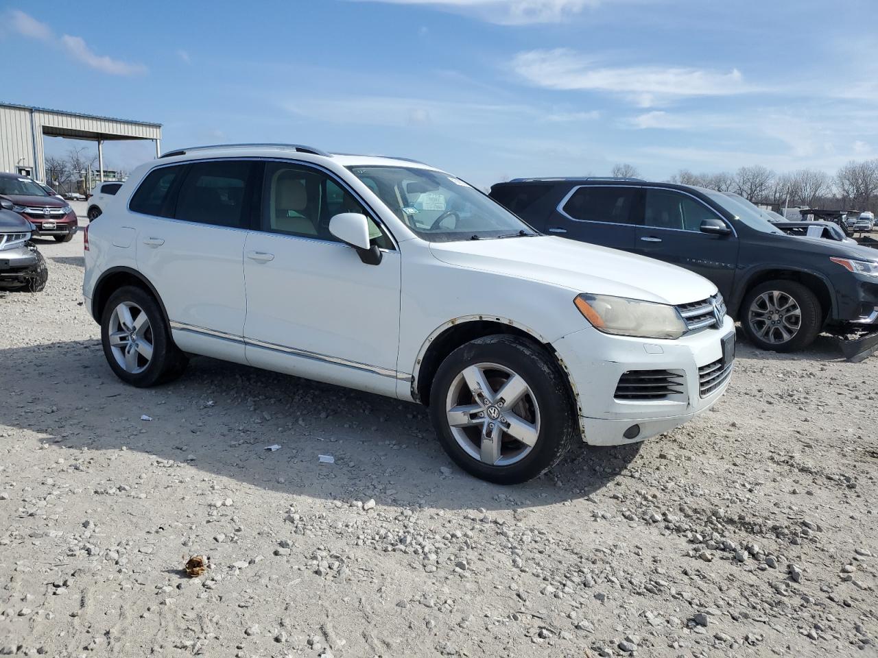 2014 Volkswagen Touareg V6 vin: WVGEF9BP8ED007339