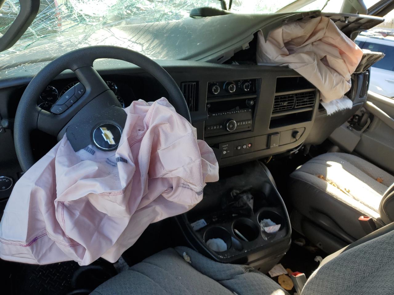 1GAWGFFG7J1288858 2018 Chevrolet Express G2500 Lt