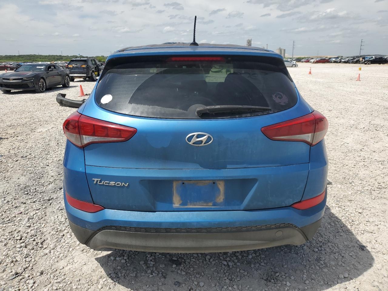 KM8J23A4XHU575630 2017 Hyundai Tucson Se