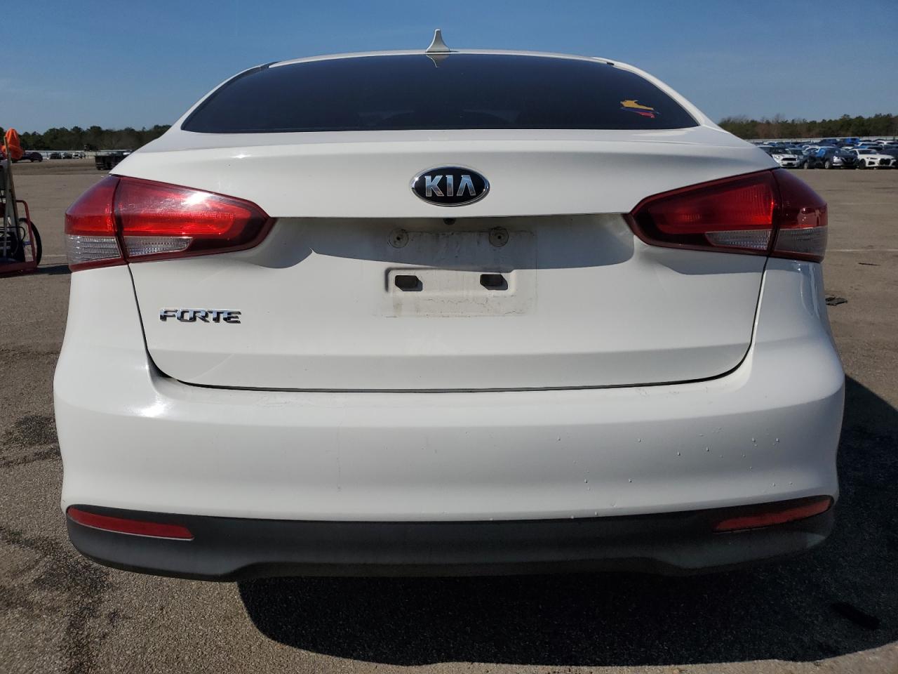 3KPFK4A71JE164650 2018 Kia Forte Lx