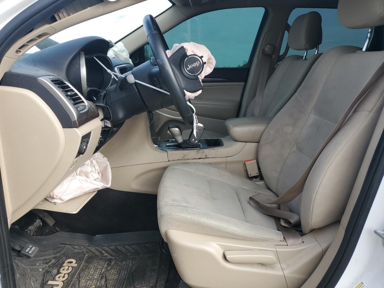 1C4RJFAG1JC257395 2018 Jeep Grand Cherokee Laredo