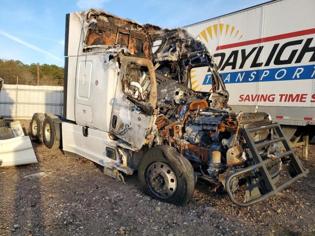 Lot #2411891869 2020 FREIGHTLINER CASCADIA 1 salvage car