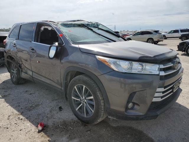 VIN 5TDKZRFH6JS533789 2018 Toyota Highlander, SE no.4