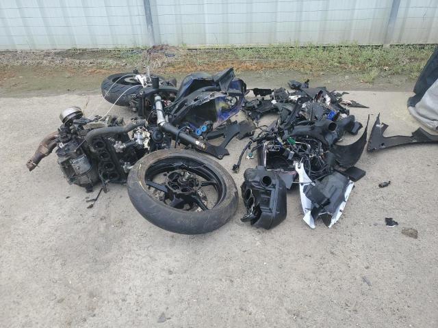 YAMAHA YZFR6 L 2004 black  gas JYARJ06E44A014471 photo #3