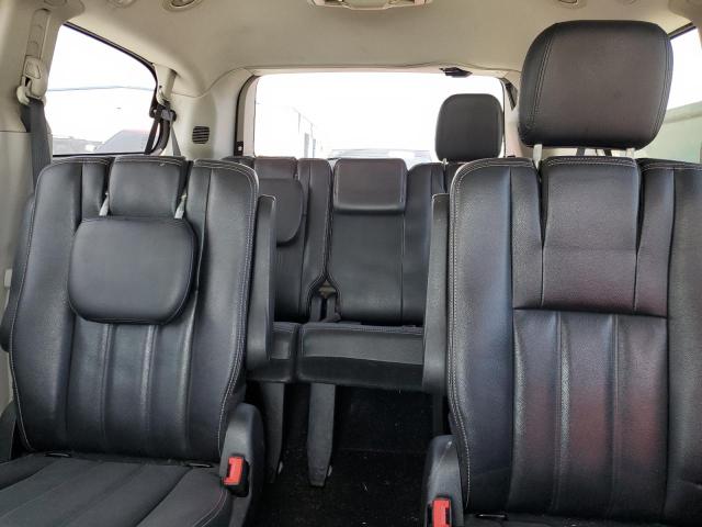 2015 CHRYSLER TOWN & COU 2C4RC1BG0FR716166