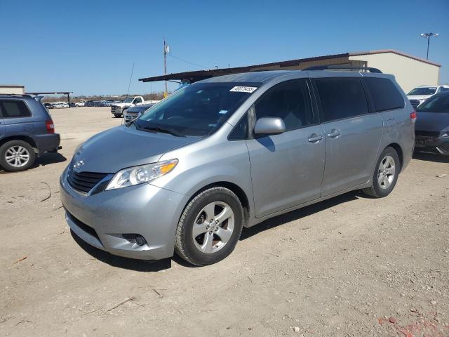 TOYOTA SIENNA LE