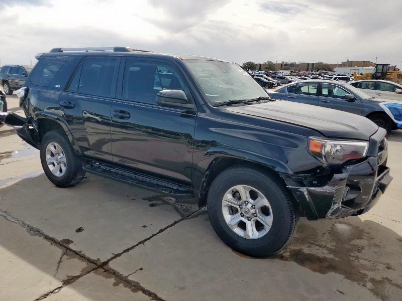 2022 TOYOTA 4RUNNER SR - JTEEU5JR2N5261477