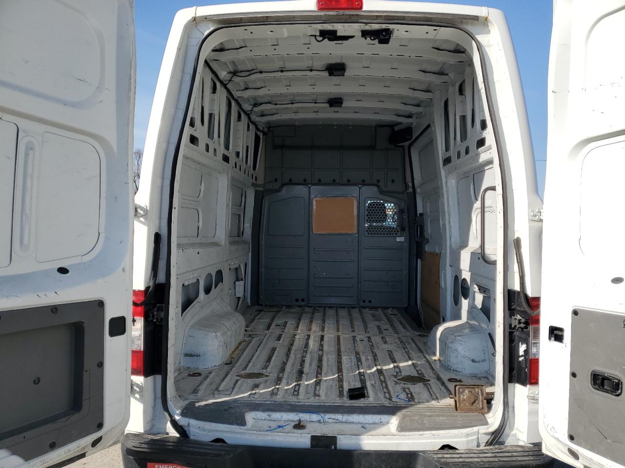 NISSAN NV2500 2500 S