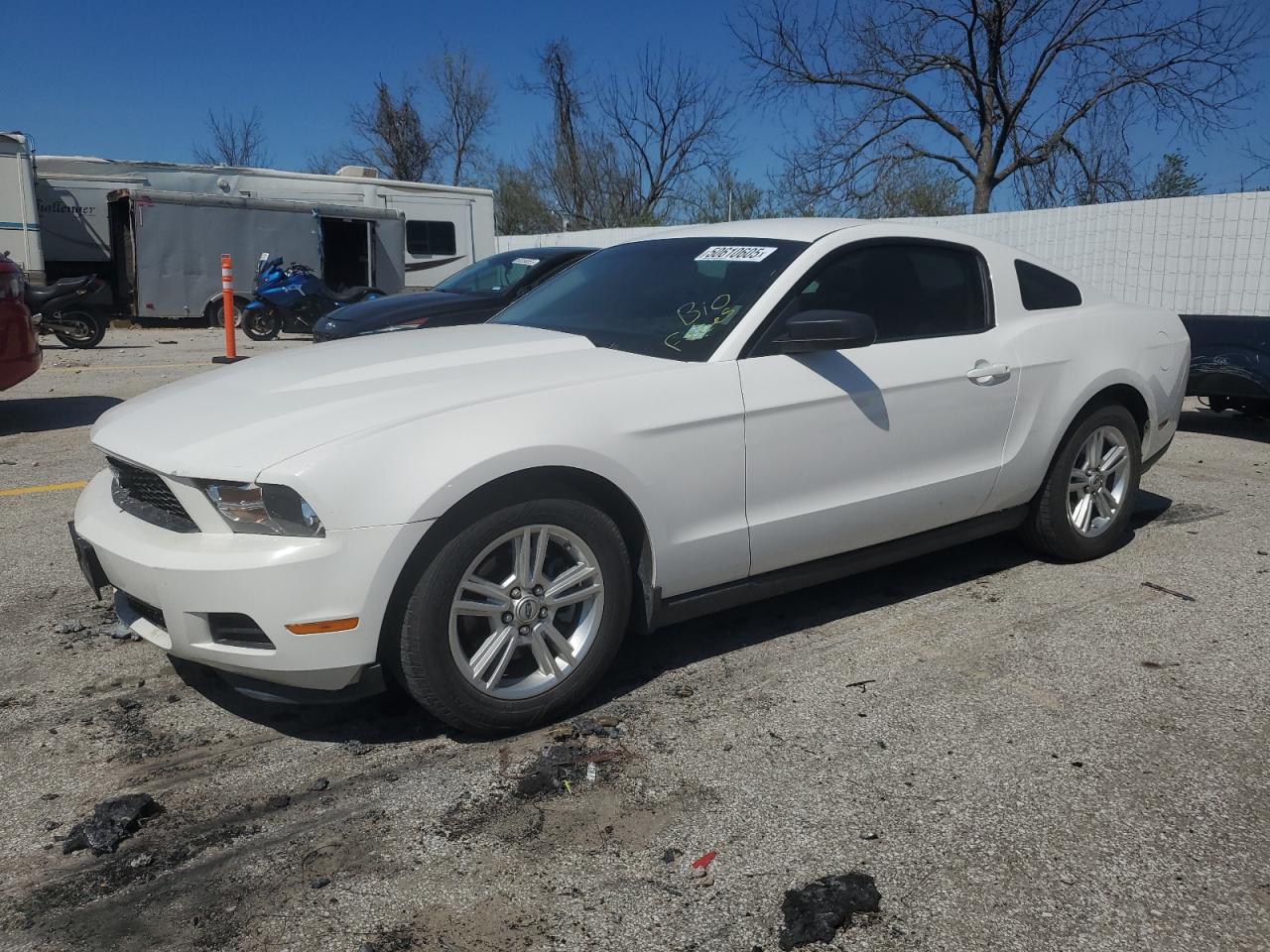FORD MUSTANG