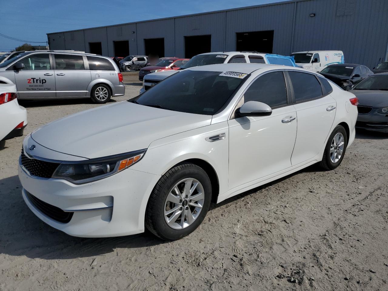 KNAGT4L32J5214282 KIA OPTIMA LX 2018