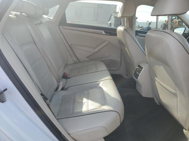 2017 VOLKSWAGEN PASSAT SE - 1VWBT7A35HC030832