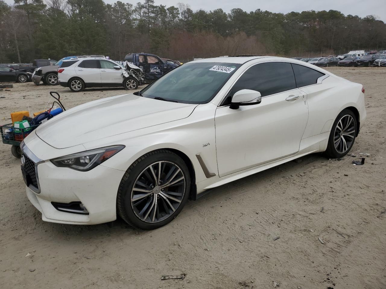 INFINITI Q60 LUXE 300