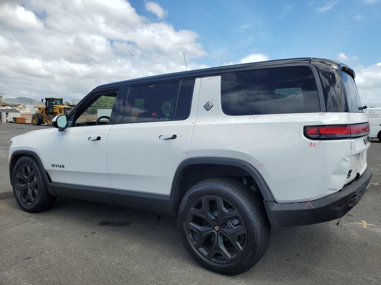 RIVIAN R1S ADVENTURE