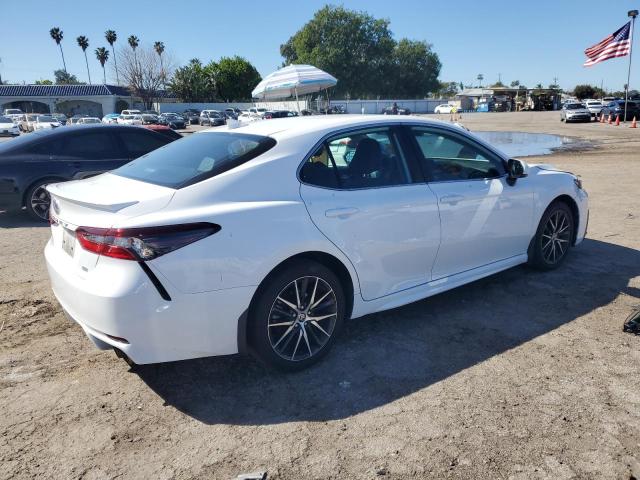 Vin: 4t1g11ak1ru911313, lot: 49272435, toyota camry se night shade 20243
